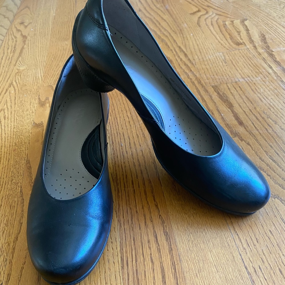 Ecco shoes size 40